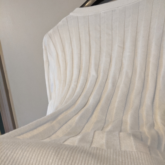 2/$20 TOPSHOP White Loose V-neck Knit Sweater - Picture 5 of 13